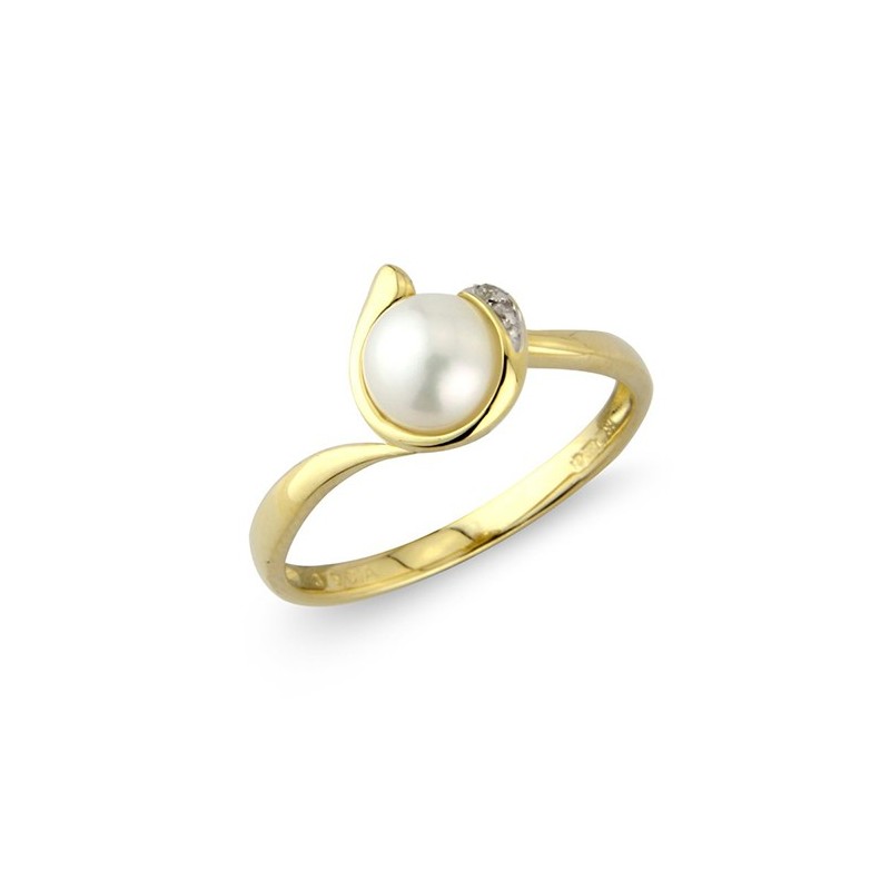 9ct Gold Cultured Pearl & Diamond Ring