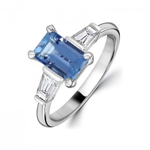 Platinum Aquamarine & Baguette Diamond Ring - A 1.26 D O.49